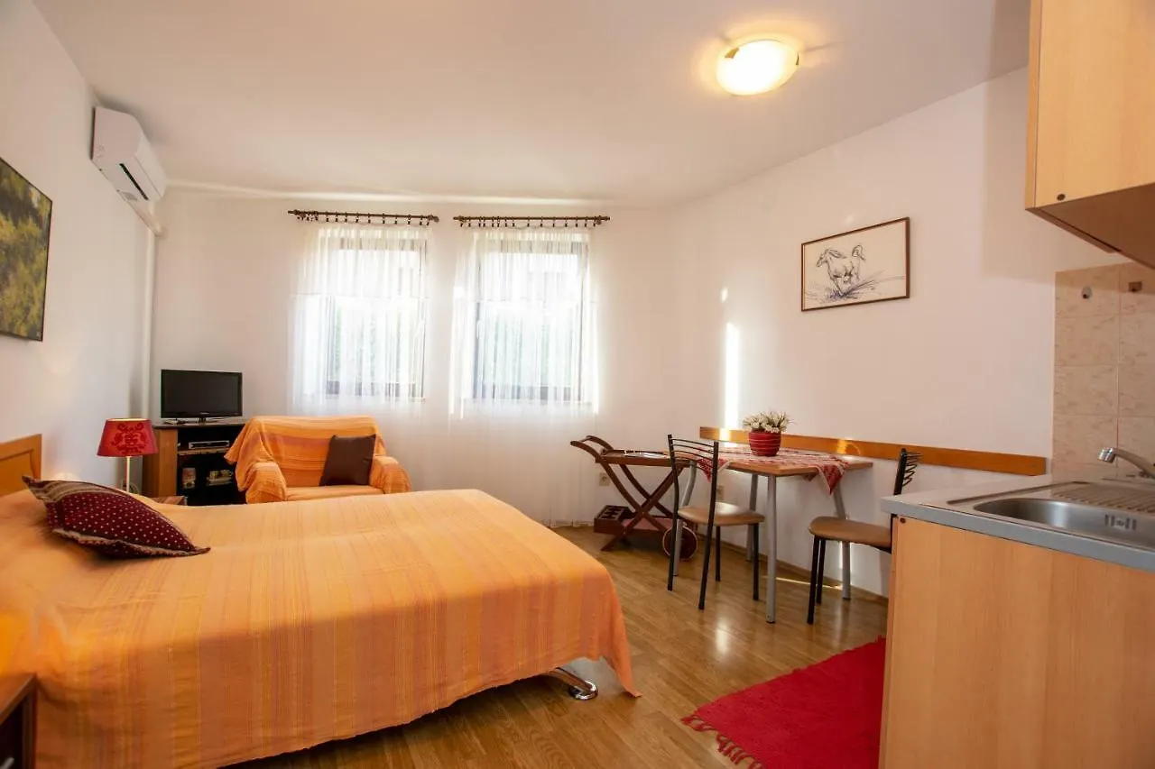 Apartments Mirjana Póla
